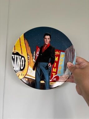 Elvis Presley 1990s Delphi "Viva Las Vegas" porcelain collectors plate